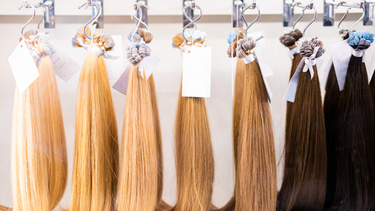 Les avantages et les inconvénients des extensions de cheveux