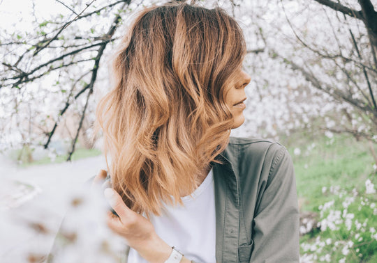 Découvrez 4 bons gestes pour cheveux fins !