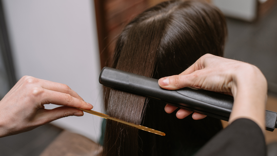 Prendre Soin de vos Cheveux : Identifier et Réparer les Dommages Liés à la Chaleur