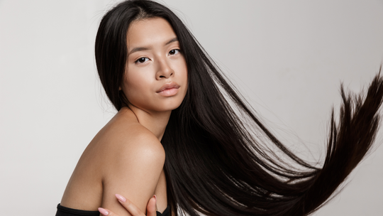 La connexion entre la santé mentale et la beauté capillaire : stratégies pour cultiver une meilleure estime de soi à travers vos cheveux