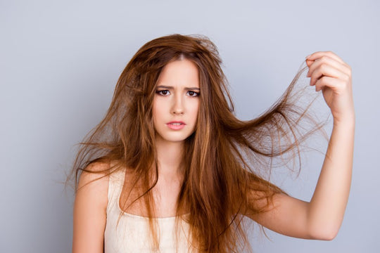 SOS cheveux secs et abîmés : comment y remédier ?