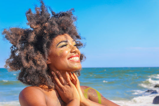 L'été approche ! Mais, comment protéger mes cheveux du soleil ?